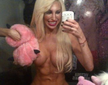 Vicky Xipolitakis juega al Candy Crush sin ropa y enloquece Twitter