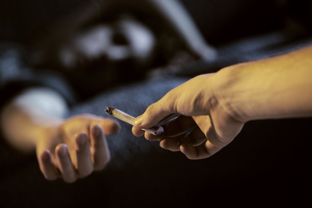 ¿Cómo funcionan los shoppings de la droga en la Ciudad?