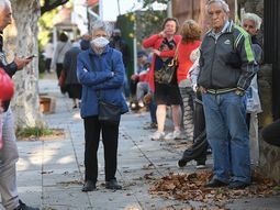 Ascienden a 1628 los contagios en el país y 53 los muertos