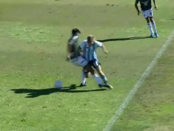 Racing: el hijo de Gregorio Dalbón entró en reserva y la primera que tocó hizo un caño