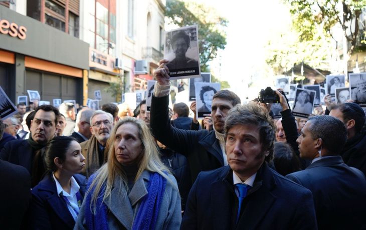 Javier Milei participó del acto por el aniversario del atentado a la AMIA: No vamos a parar