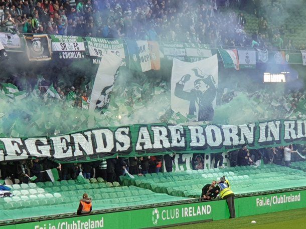 Isabel está en un ataúd: el cántico de hinchas irlandeses tras la muerte de la Reina