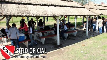 Estos son quinchos que se incendiaron (foto de archivo - web oficial de Independiente) Estos son quinchos que se incendiaron (foto de archivo - web oficial de Independiente)