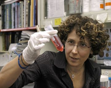 Premian a científica argentina