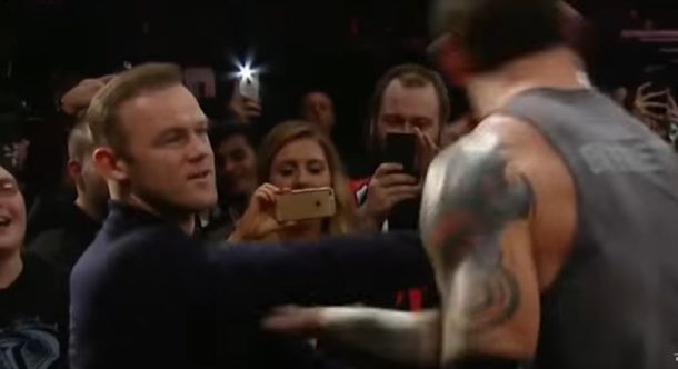 Un todoterreno: mirá el tremendo golpe con el que Rooney noqueó a un luchador