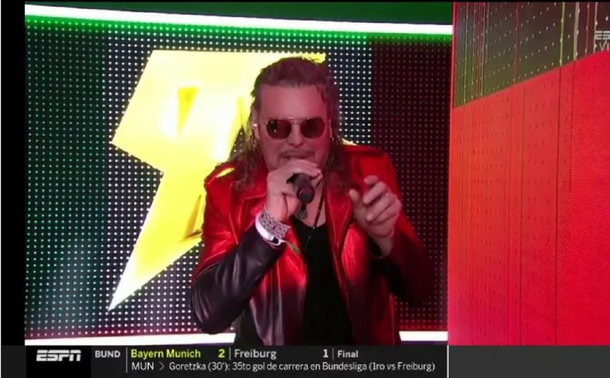 Los memes por el show de Fher de Maná en la pelea de Canelo