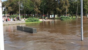 OSE exonerará del pago de agua potable y saneamiento a las familias afectadas por las inundaciones en Uruguay. OSE exonerará del pago de agua potable y saneamiento a las familias afectadas por las inundaciones en Uruguay.