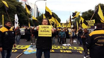 piden la detencion de directivos de uber y el bloqueo de la app y la web piden la detencion de directivos de uber y el bloqueo de la app y la web