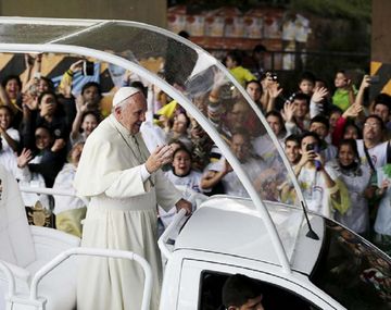 El Papa saludó a presas en Asunción