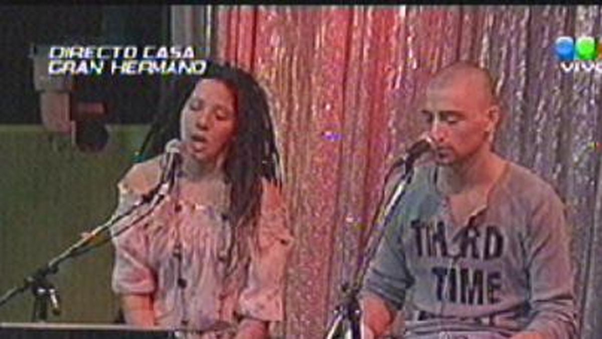 Otra noche de karaoke en Gran Hermano Famosos y van