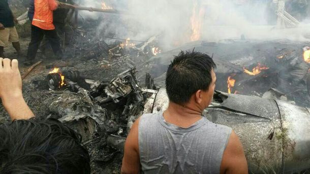 Tragedia aérea en Bolivia: al menos 8 muertos y 10 heridos
