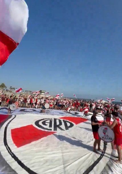 Así fue el banderazo de River en la previa al partido con Monterrey