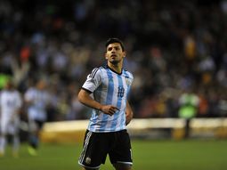 el kun, feliz: cerramos un gran ano con la seleccion el kun, feliz: cerramos un gran ano con la seleccion