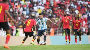 con goles de lautaro y messi, argentina le gano a angola 2-0 en luanda con goles de lautaro y messi, argentina le gano a angola 2-0 en luanda