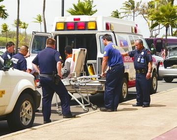 Un joven sobrevivió tras viajar cinco horas en el tren de aterrizaje de un avión