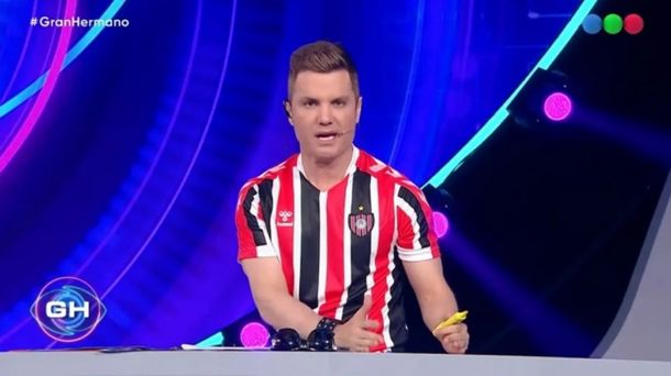 Gran Hermano: la emotiva historia de la camiseta de Chacarita que uso Santiago del Moro