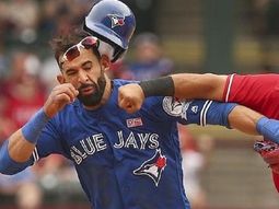 impresionante: la terrible trompada de un beisbolista en medio de un partido impresionante: la terrible trompada de un beisbolista en medio de un partido