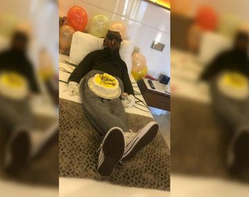 Innecesario: su hijo murió y en un hotel le hicieron un homenaje con un muñeco