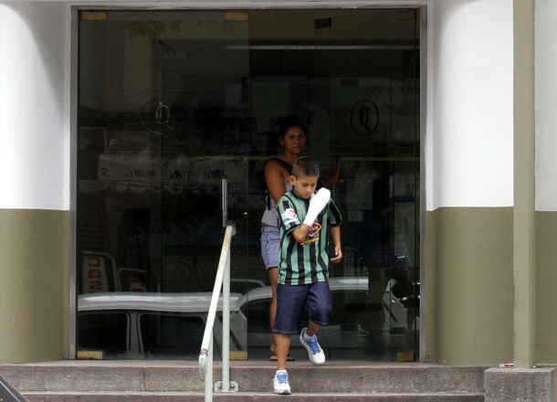 Ascienden a 77 los heridos por pirotecnia y corchazos en Fin de Año