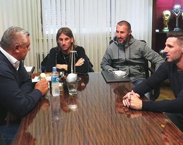 Tapia con los ex integrantes del cuerpo técnico de Sampaoli