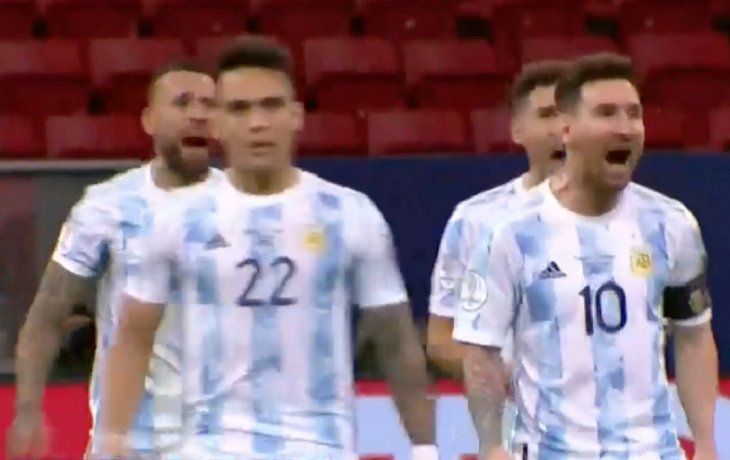 La chicana de Messi a Mina: ¡Bailá, bailá; bailá ahora!