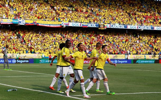 A lo karateca: mirá la poco ortodoxa definición en el segundo gol de Colombia