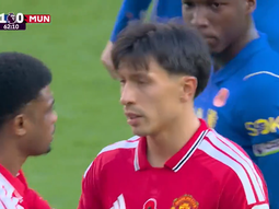 lisandro martinez tuvo una tarde para el olvido: penal, expulsion y un gol que complico al manchester united