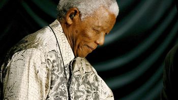 nelson mandela continua internado en estado critico nelson mandela continua internado en estado critico