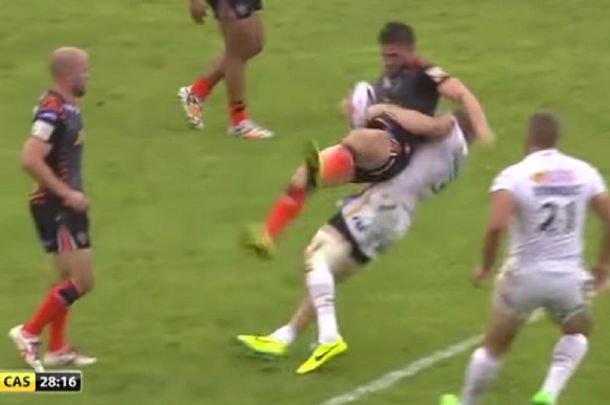Rugby violento: le hizo una toma de lucha libre para tacklearlo