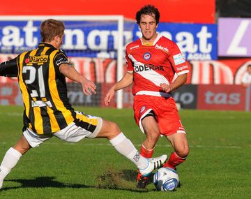 Argentinos y Olimpo se miden en un duelo clave por el descenso