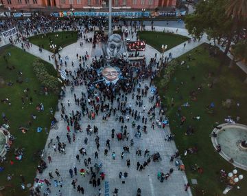 Imponente Caravana de las Mil Flores a diez años de la muerte de  Kirchner