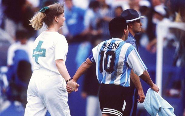 Hace 20 años y contra el mismo rival a Diego le cortaban las piernas