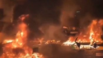 París arde bajo la violencia y el caos tras la consagración del PSG. París arde bajo la violencia y el caos tras la consagración del PSG.