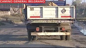 avenida bache: los colectivos dejan de circular y los vecinos quedan aislados avenida bache: los colectivos dejan de circular y los vecinos quedan aislados