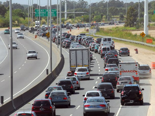 Confirman la ampliación de la autopista Buenos Aires-La Plata para aliviar el tránsito
