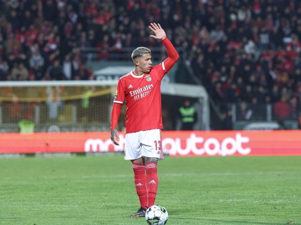 Mientras se define su futuro, Enzo Fernández no jugará con Benfica