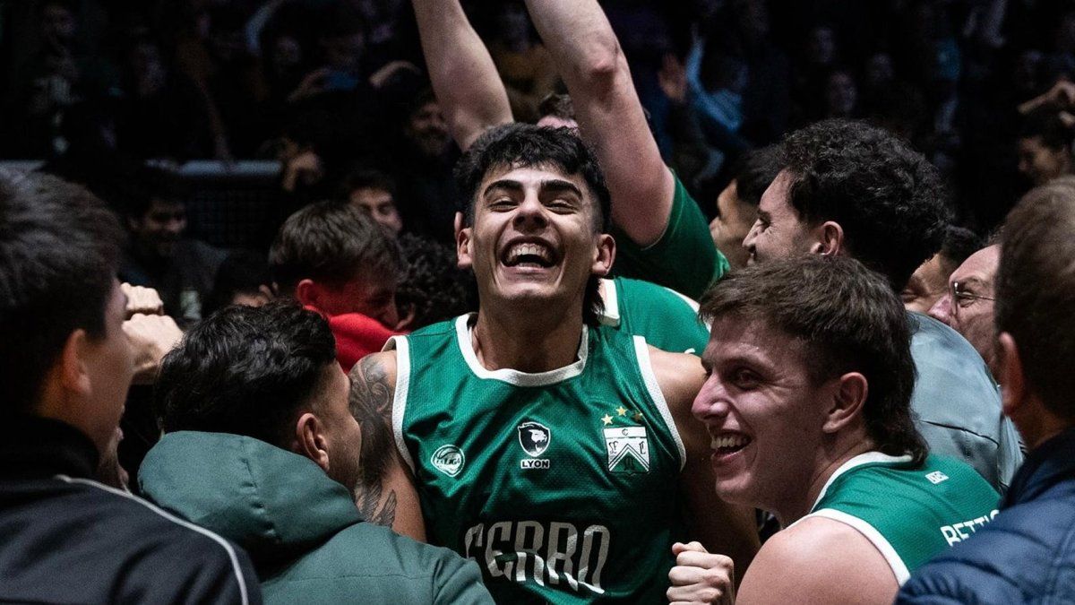 Ferro Carril Oeste da golpe de autoridad y se acerca a las semifinales de la Liga Nacional de Básquet