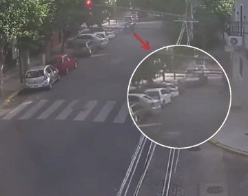 Camioneta en contramano chocó autos estacionados en Villa Devoto