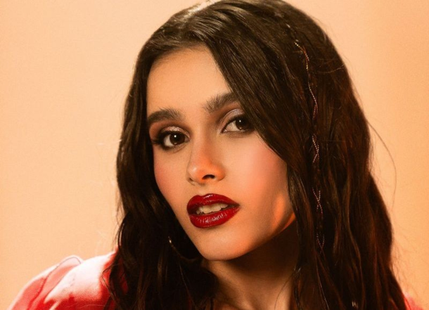 Luchi Davit, la cantante que se hace fuerte y revoluciona con su voz