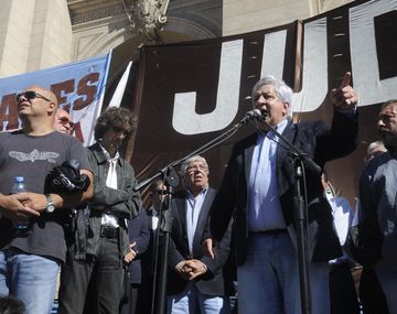 Paro y marcha de los gremios judiciales porque el Gobierno negó fondos a la Corte para salarios