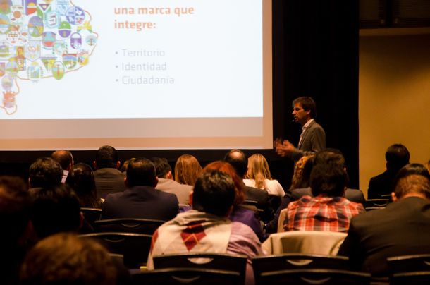 Los valores de Daniel Scioli se expresan en sus políticas de comunicación