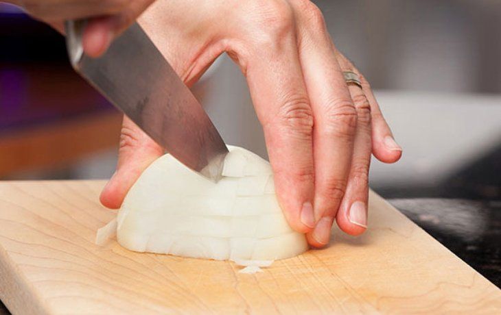 El truco para dorar la cebolla rápidamente y que quede buenísima