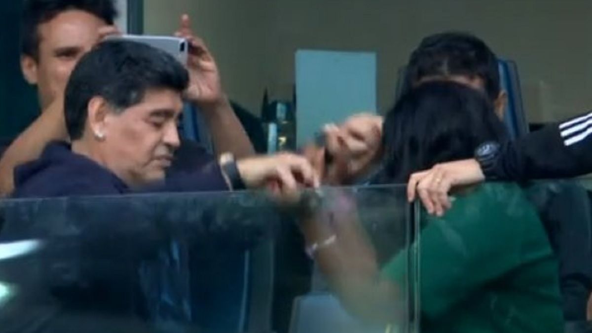 El baile de Diego: Maradona se buscó una compañera y deslumbró con sus ...