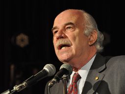 el gobierno acusa a los productores de retener 23 millones de toneladas de soja el gobierno acusa a los productores de retener 23 millones de toneladas de soja