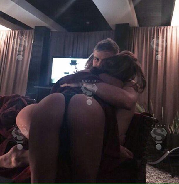 En off-side: un jugador de la Selección de Rusia fue fotografiado con strippers