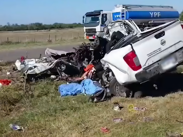 Tragedia en Entre Ríos: una camioneta y un camión chocaron en la ruta y murieron tres personas