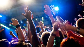 fiestas ilegales: las hacen para vender droga y recaudan sumas millonarias fiestas ilegales: las hacen para vender droga y recaudan sumas millonarias