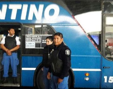 Hallan muerto a un pasajero  dentro de micro en La Plata