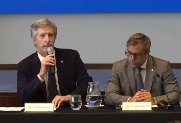 Santiago Bausili explicó el nuevo programa monetario y anticipó una etapa de remonetización