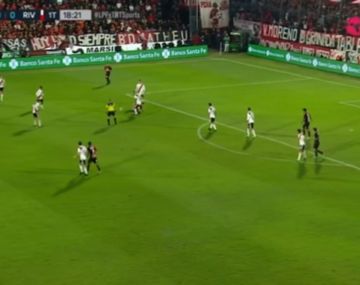 La durísima patada a González Pírez en River-Newells: ¿era para roja?